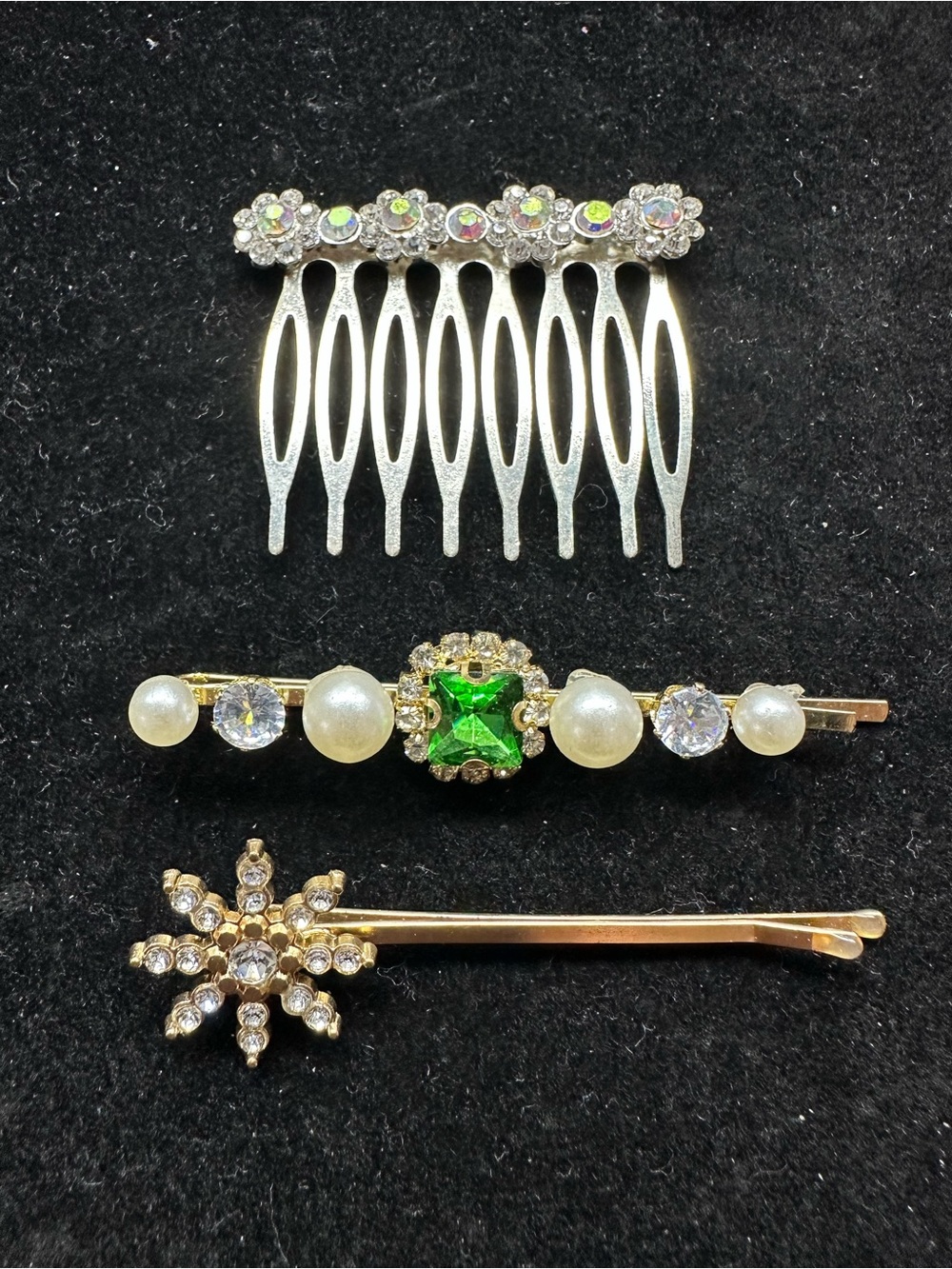 V173- Gold-Tone Decorative 3 Hair Clip Set with Green Gem and Pearl Accents